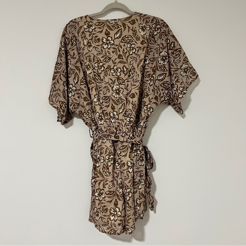 Baltic Born New SZ XL Brown Tan White Floral One Piece Shorts Romper V-Neck. - Picture 2 of 5